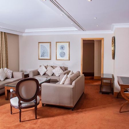 Radisson Blu Martinez Beirut Hotel Luaran gambar A suite at the InterContinental Hotel, London, Park Lane