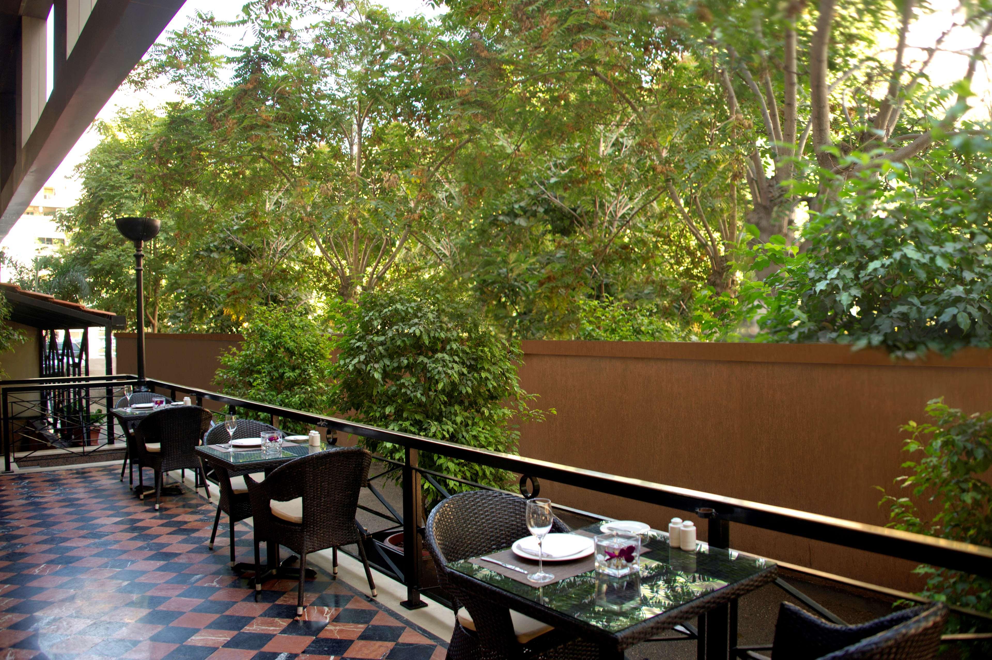 Radisson Blu Martinez Beirut Hotel Luaran gambar The restaurant