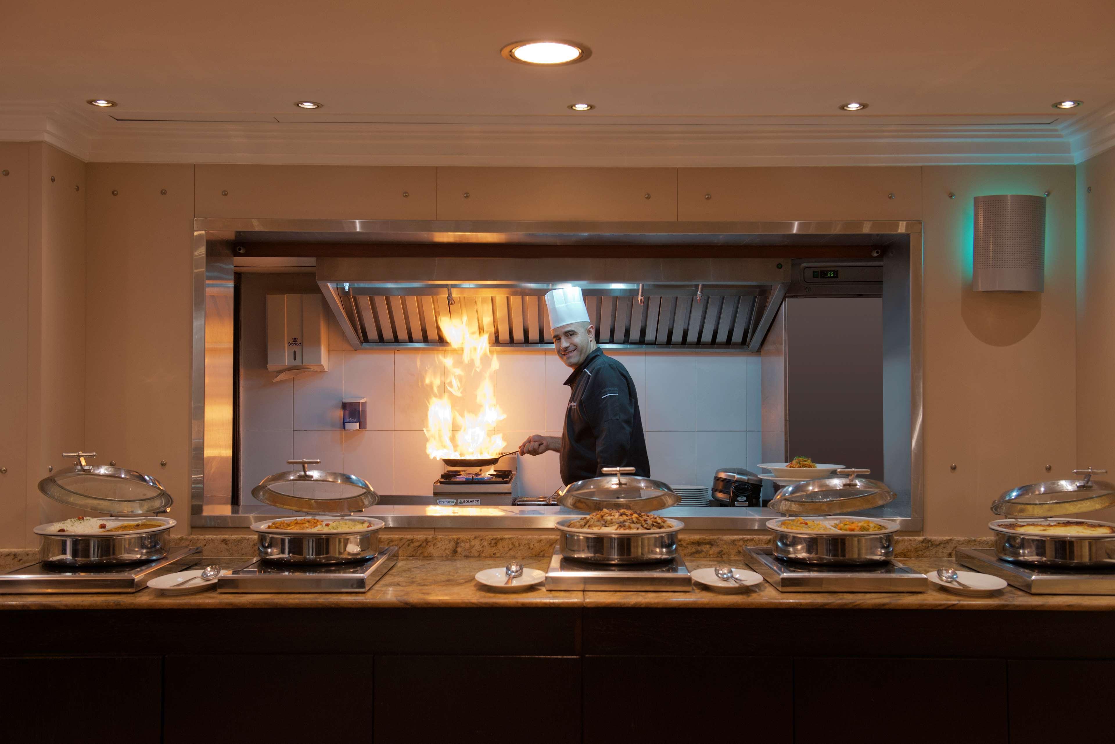 Radisson Blu Martinez Beirut Hotel Luaran gambar A live kitchen at a hotel