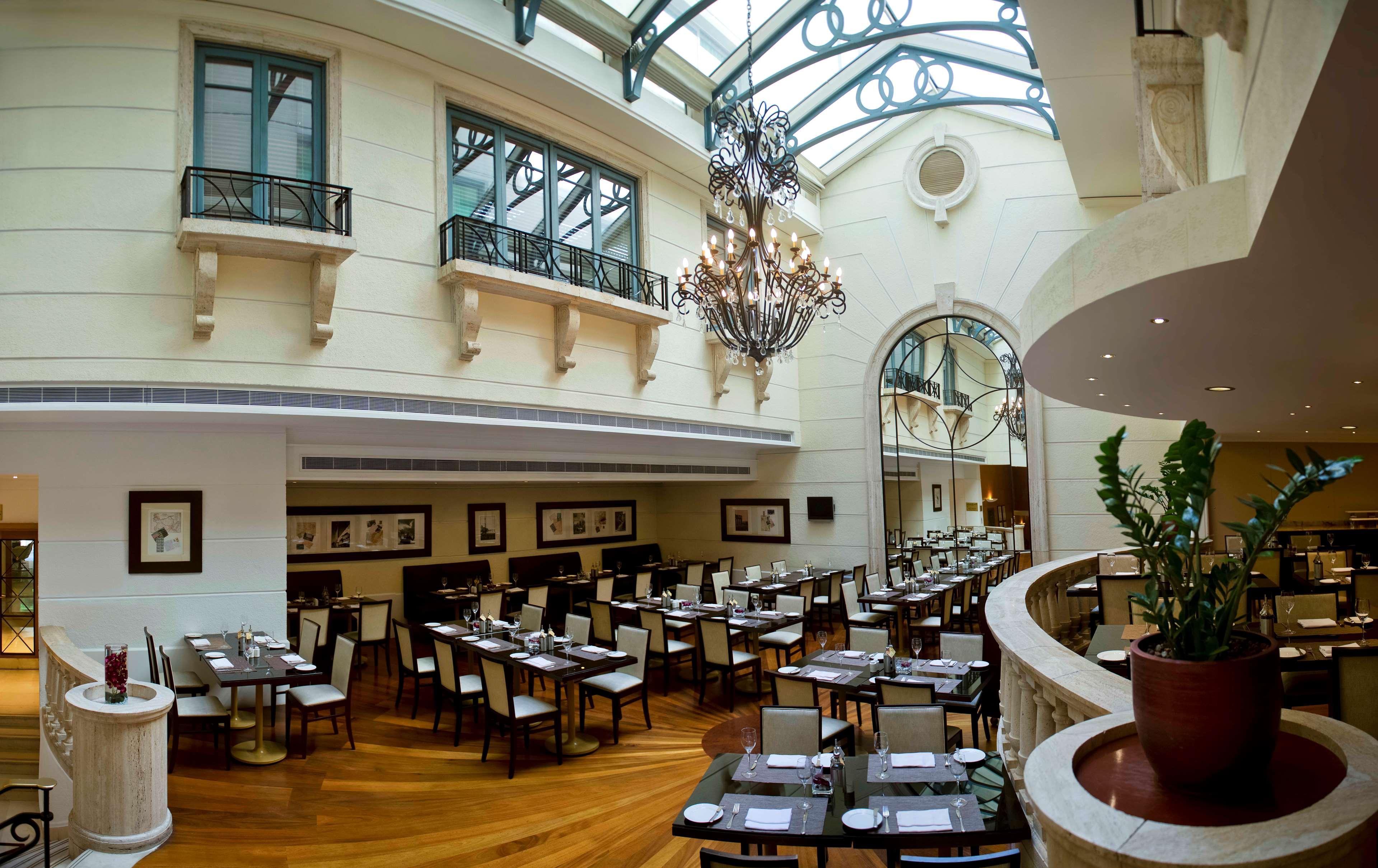Radisson Blu Martinez Beirut Hotel Luaran gambar The restaurant
