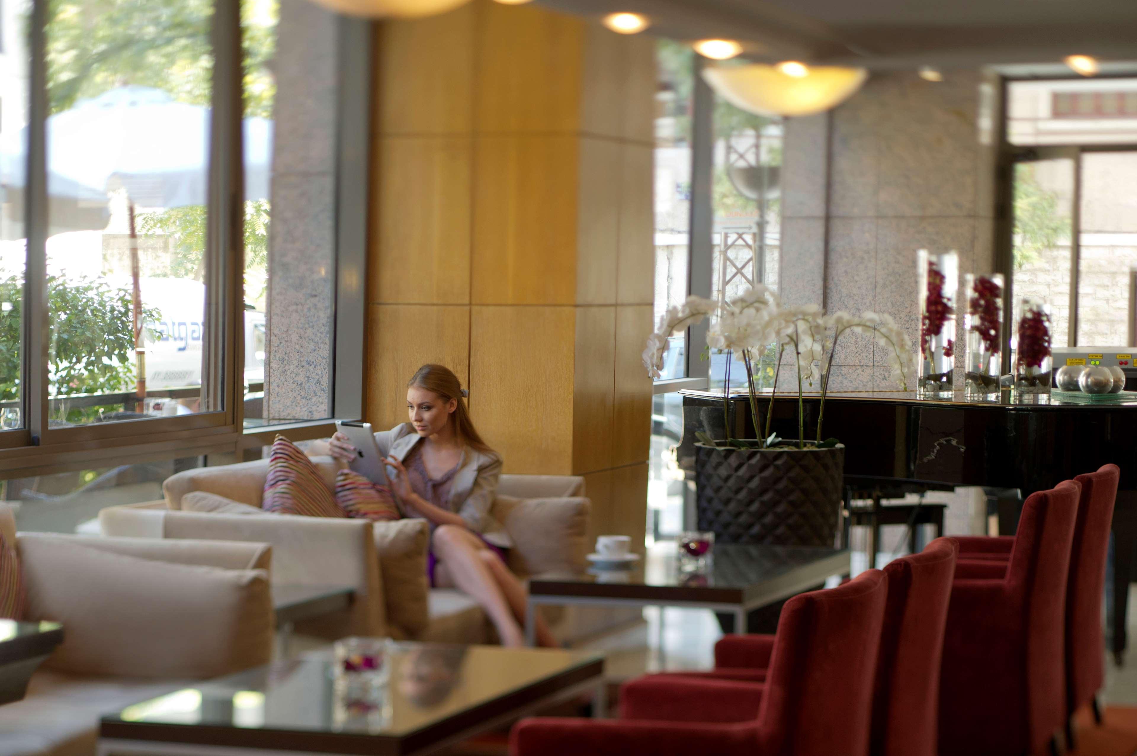 Radisson Blu Martinez Beirut Hotel Luaran gambar Lobby