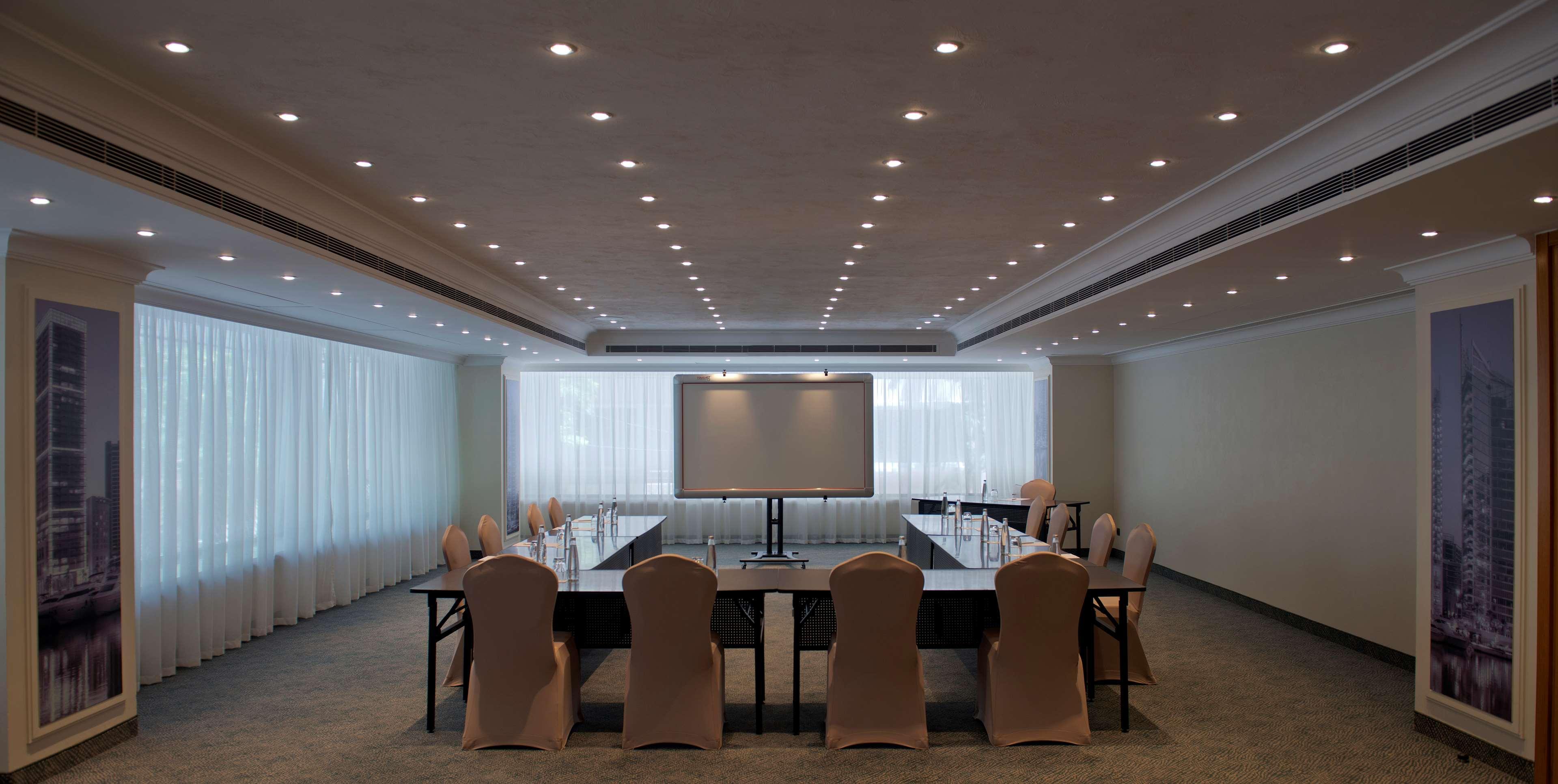 Radisson Blu Martinez Beirut Hotel Luaran gambar Meeting room
