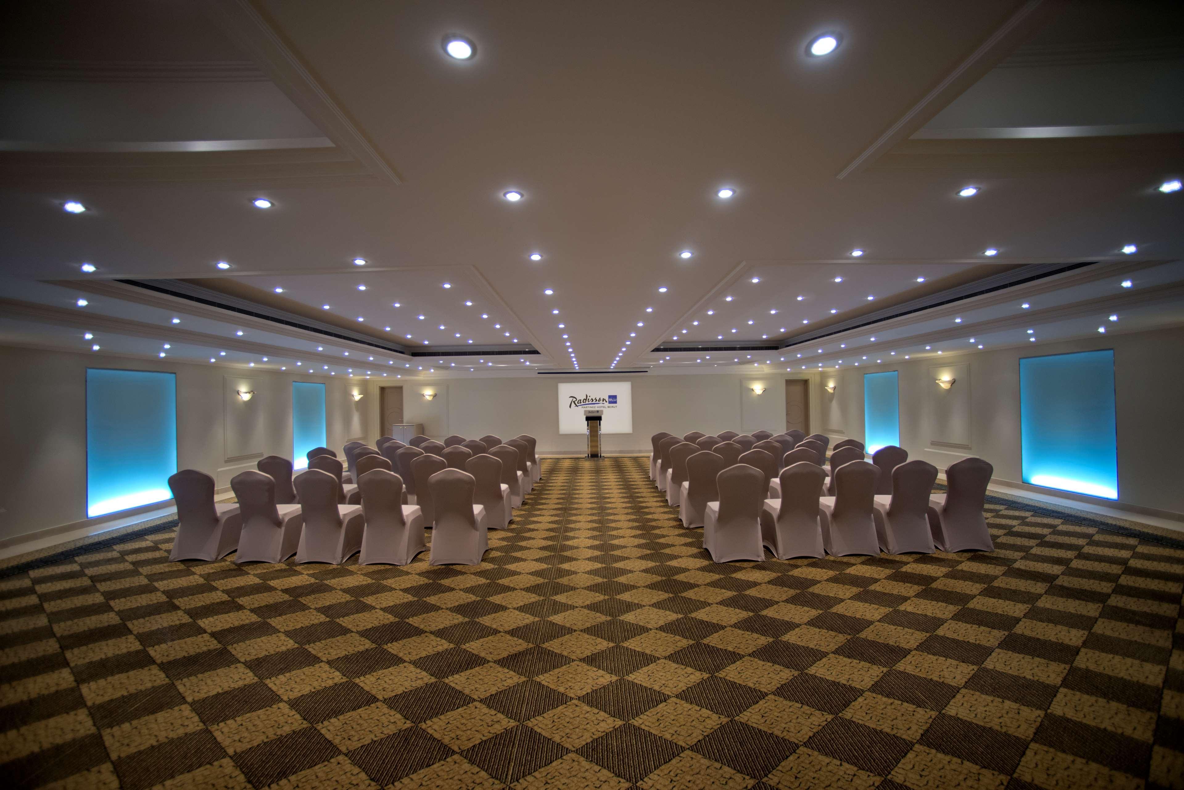 Radisson Blu Martinez Beirut Hotel Luaran gambar The ballroom at the hotel