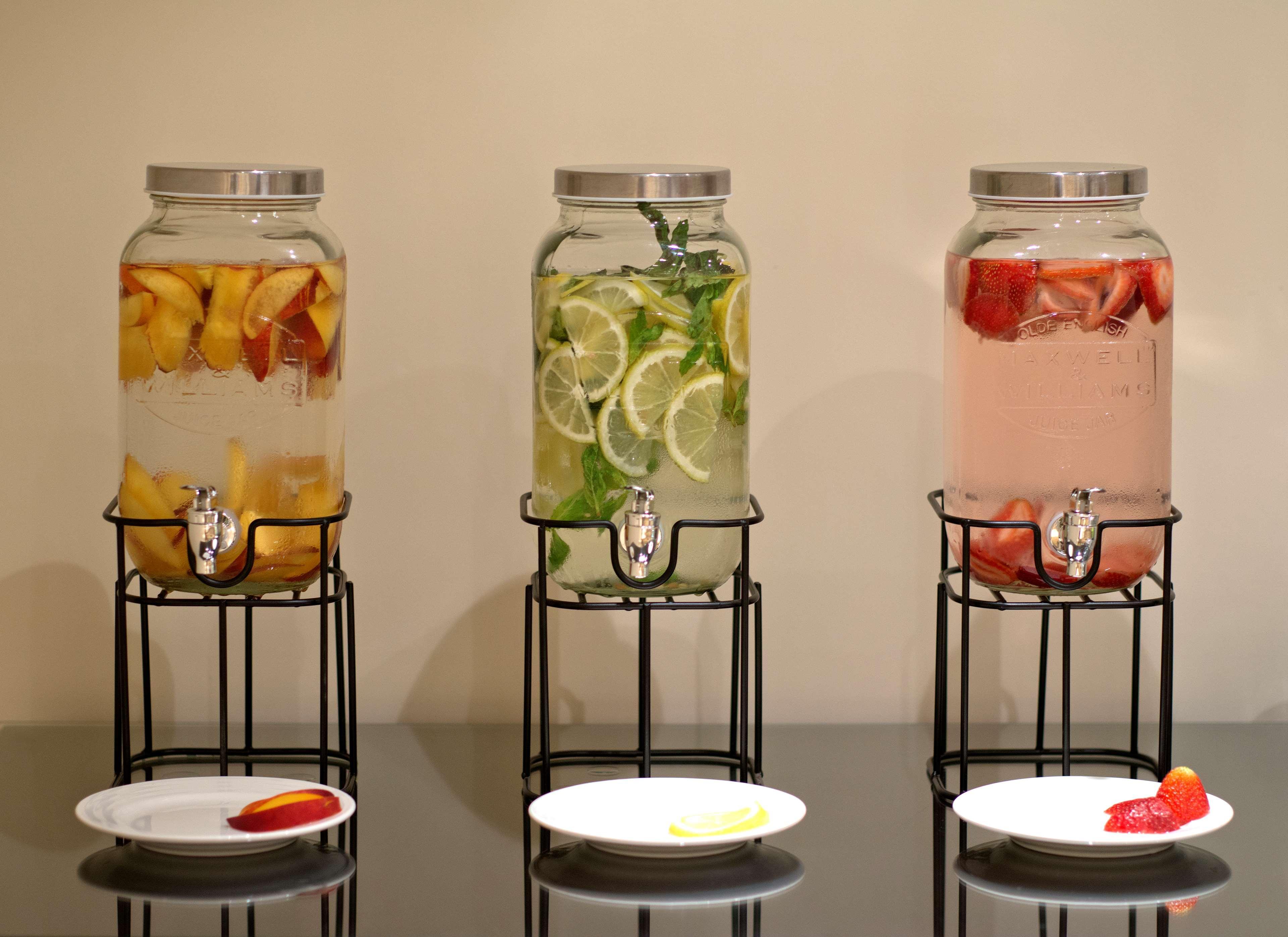 Radisson Blu Martinez Beirut Hotel Luaran gambar Infused water
