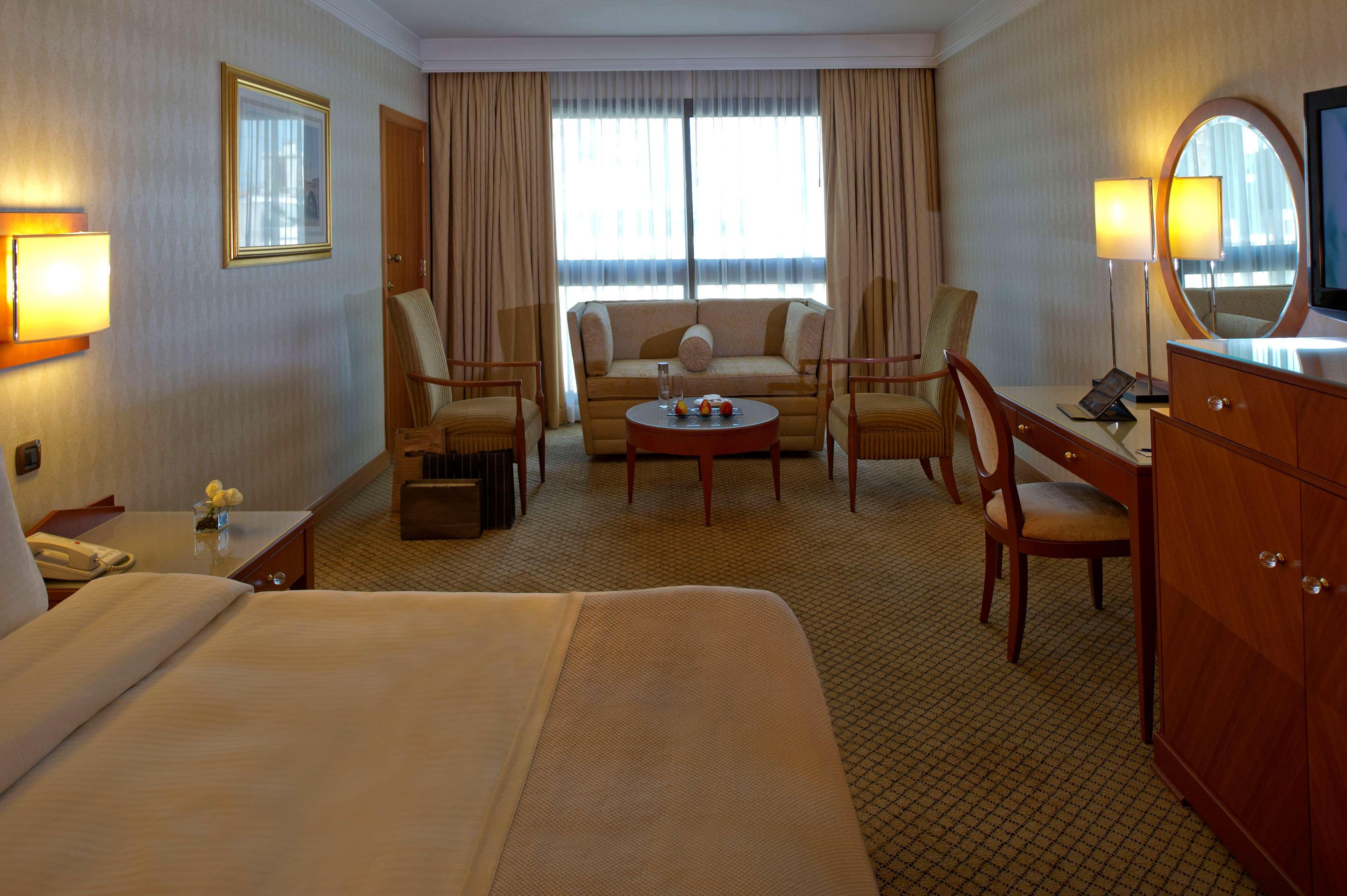 Radisson Blu Martinez Beirut Hotel Luaran gambar A room at the hotel