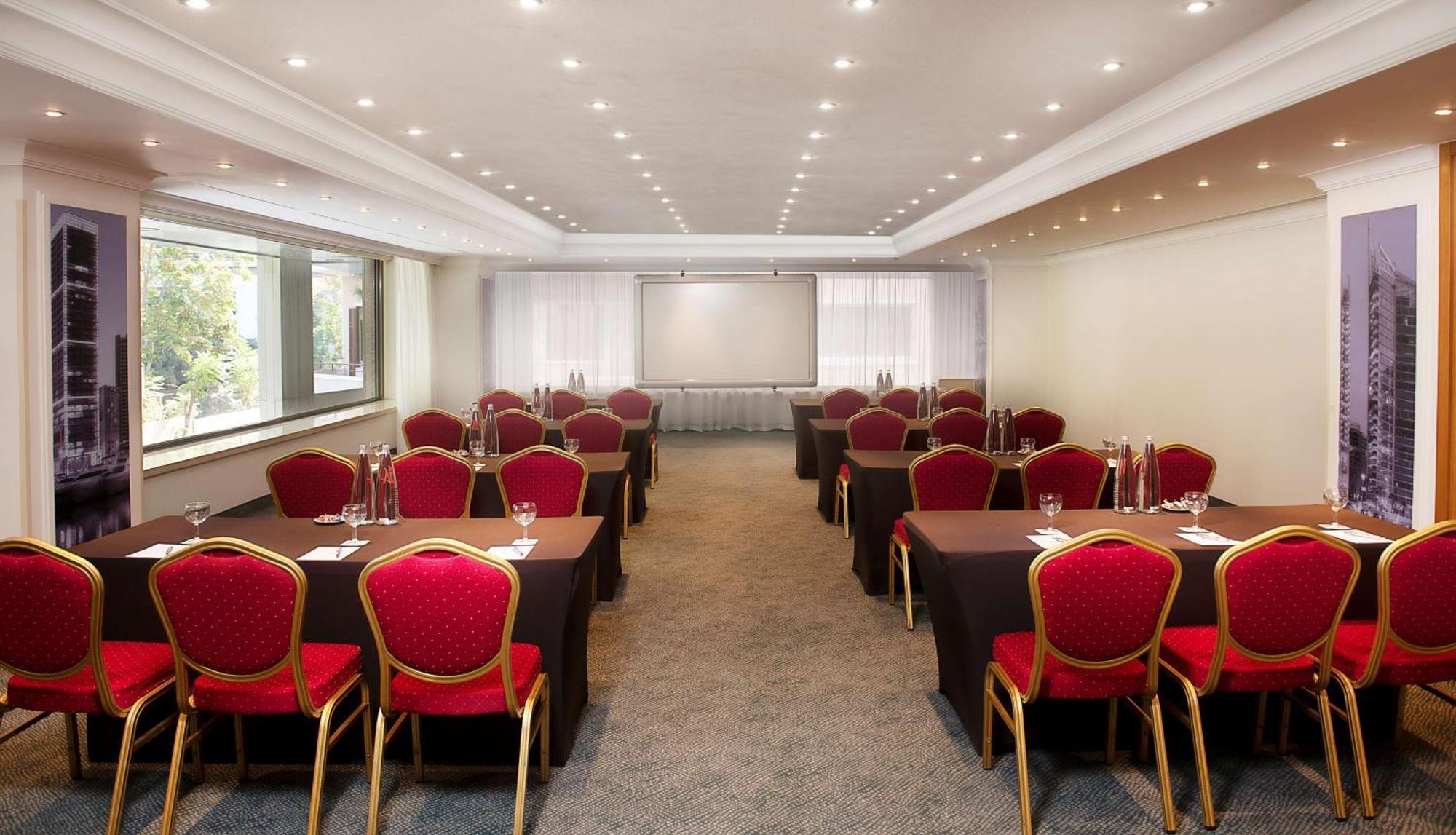 Radisson Blu Martinez Beirut Hotel Luaran gambar Meeting room