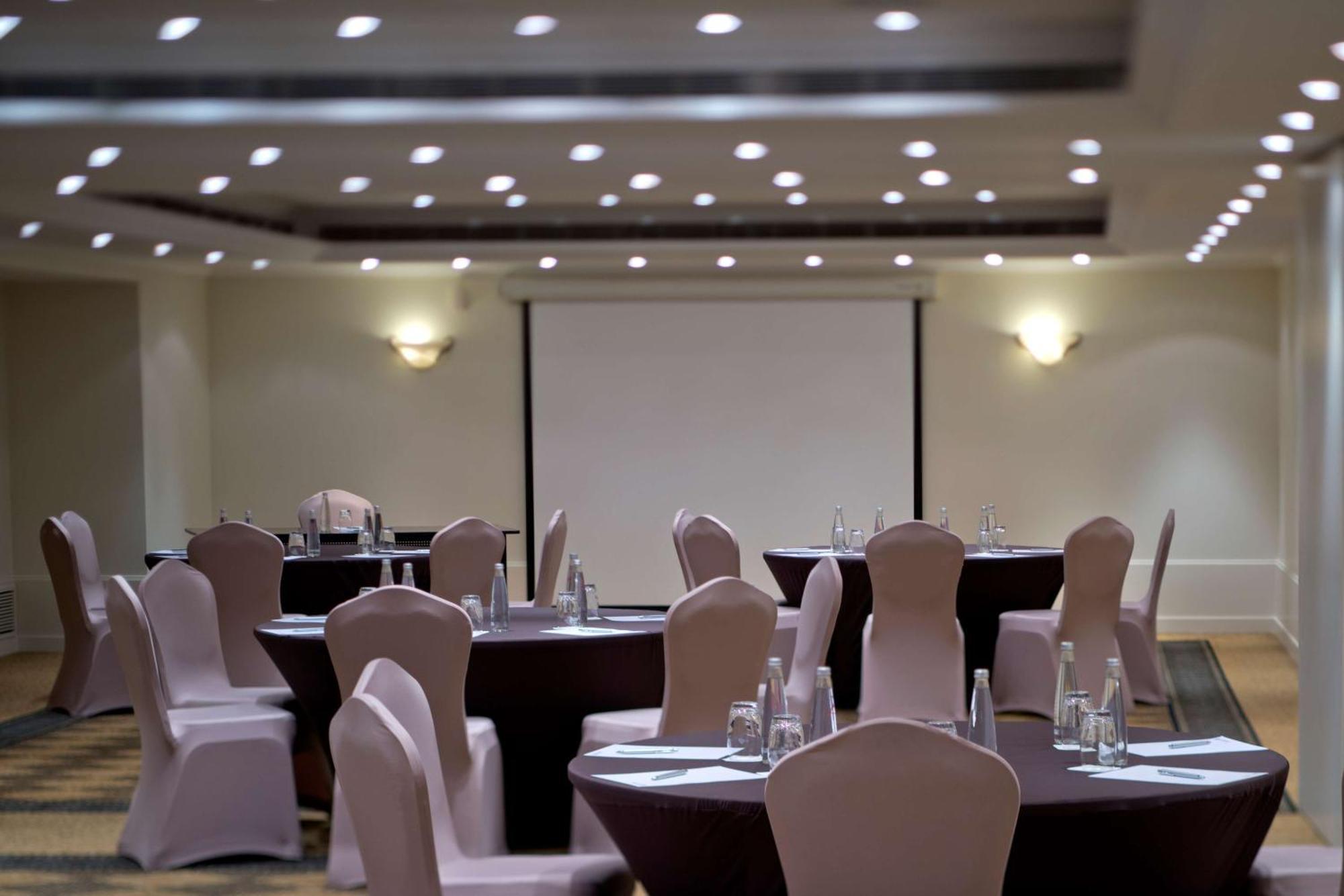 Radisson Blu Martinez Beirut Hotel Luaran gambar Meeting room