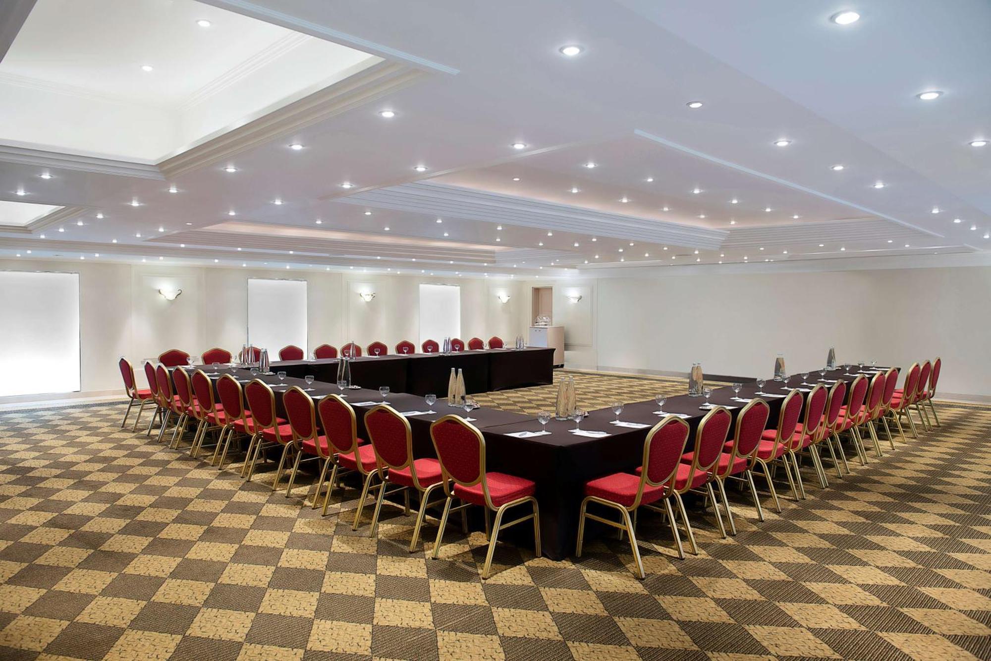 Radisson Blu Martinez Beirut Hotel Luaran gambar Meeting room