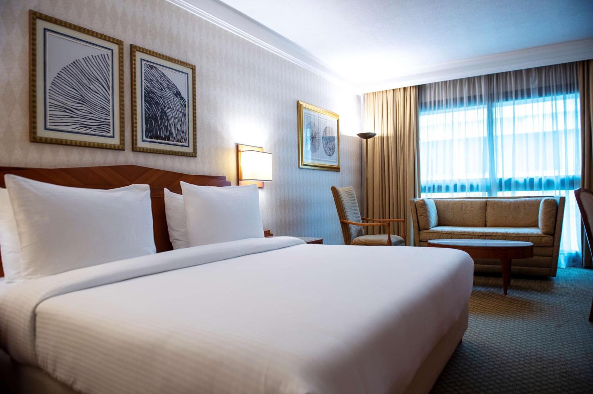 Radisson Blu Martinez Beirut Hotel Luaran gambar A room at the hotel