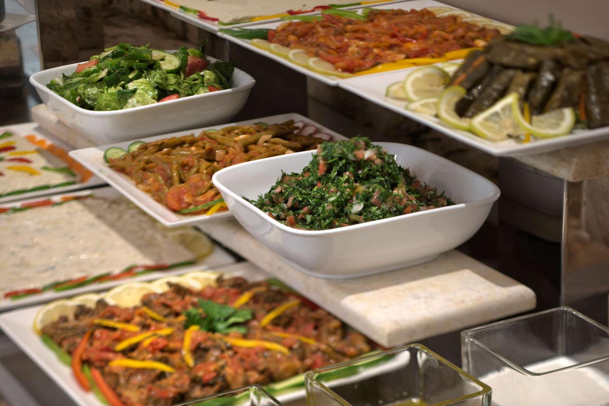 Radisson Blu Martinez Beirut Hotel Luaran gambar Meze
