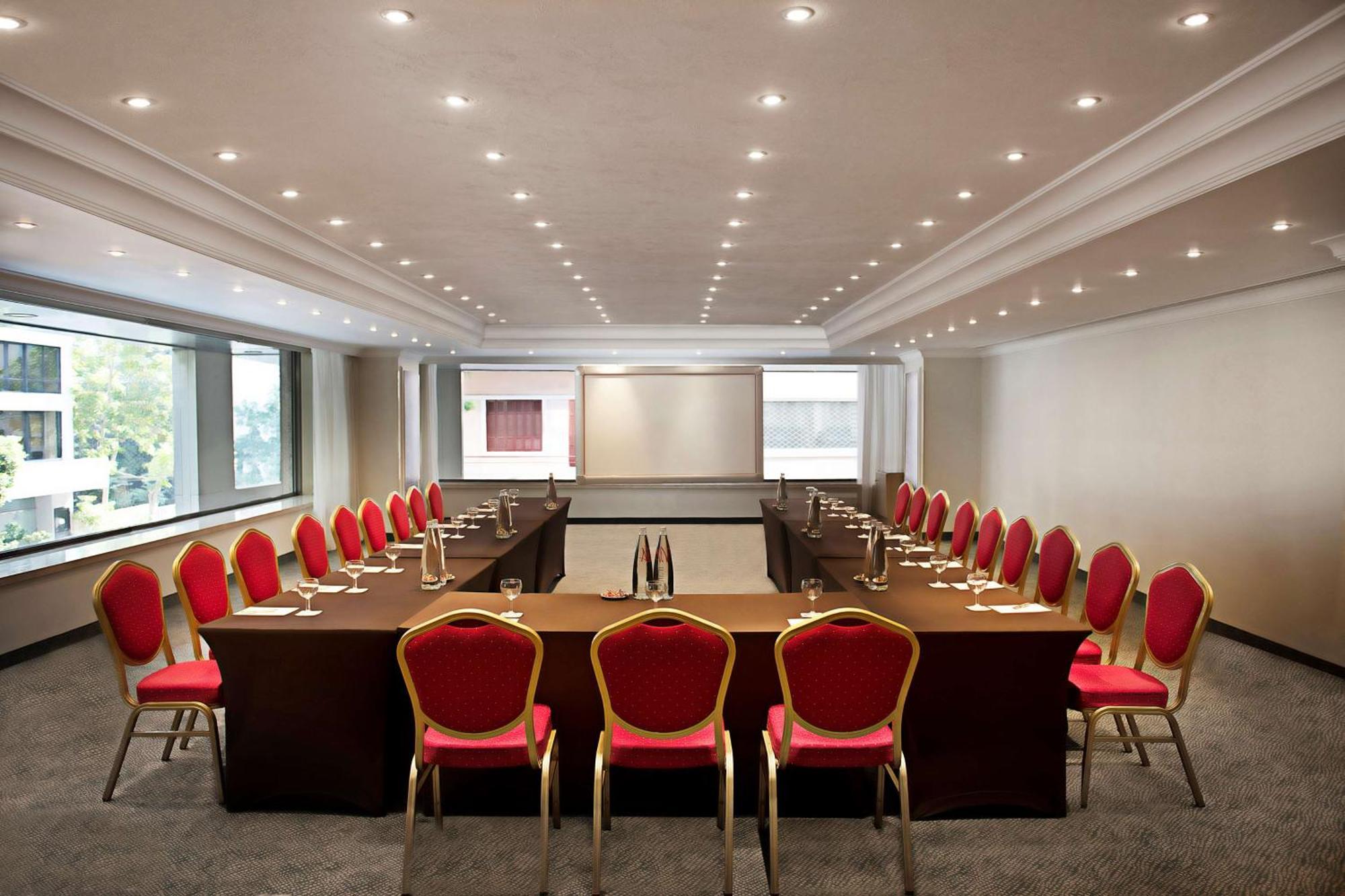 Radisson Blu Martinez Beirut Hotel Luaran gambar Meeting room