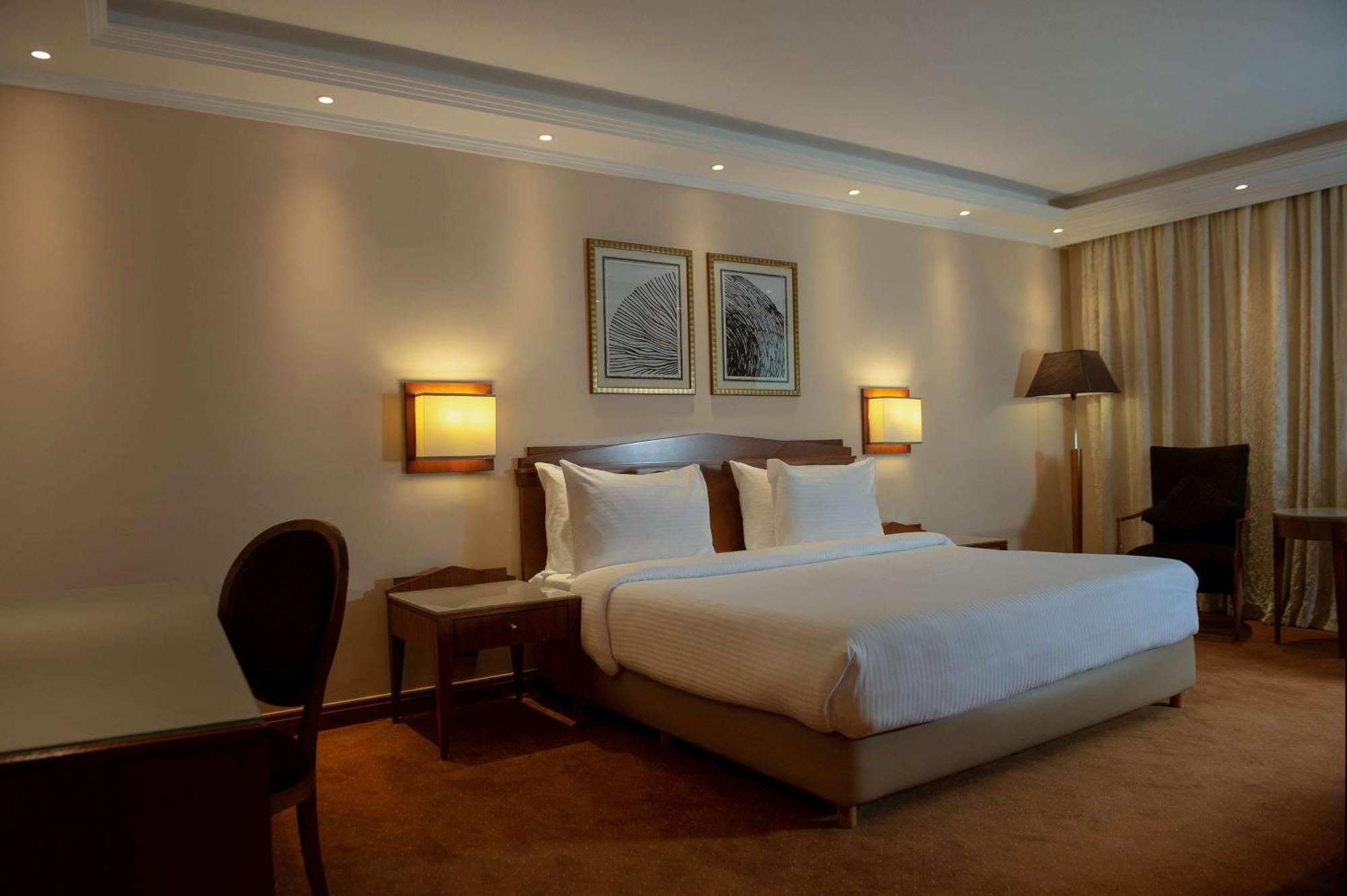 Radisson Blu Martinez Beirut Hotel Luaran gambar A room at the hotel