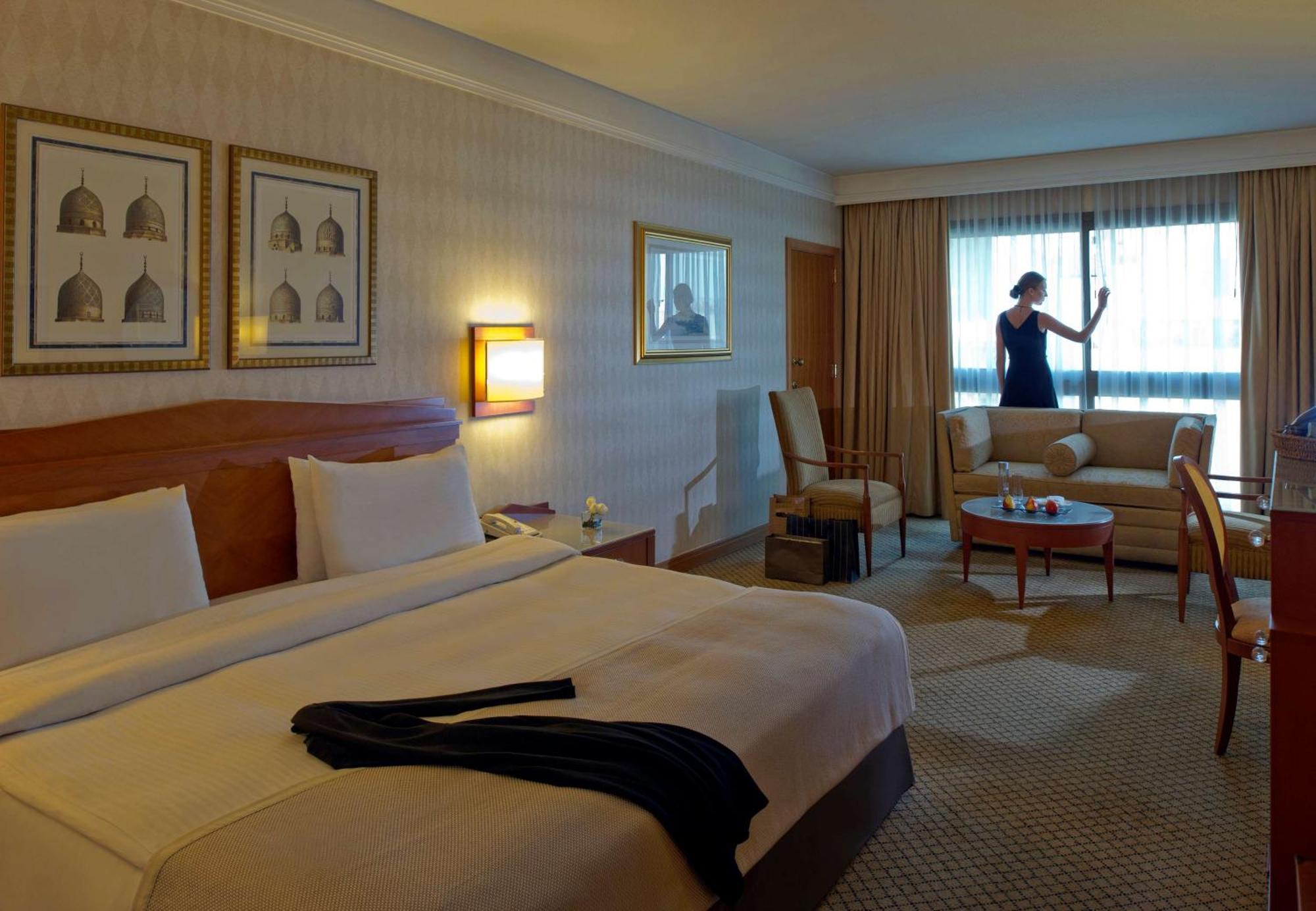 Radisson Blu Martinez Beirut Hotel Luaran gambar A maid cleaning a hotel room