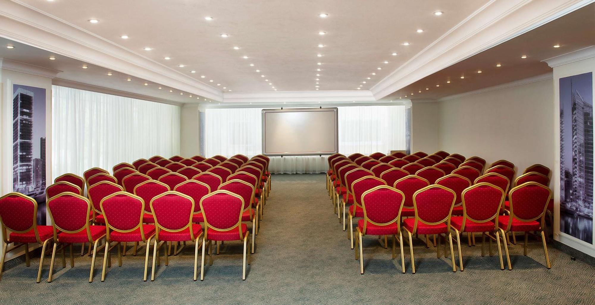 Radisson Blu Martinez Beirut Hotel Luaran gambar A typical conference room